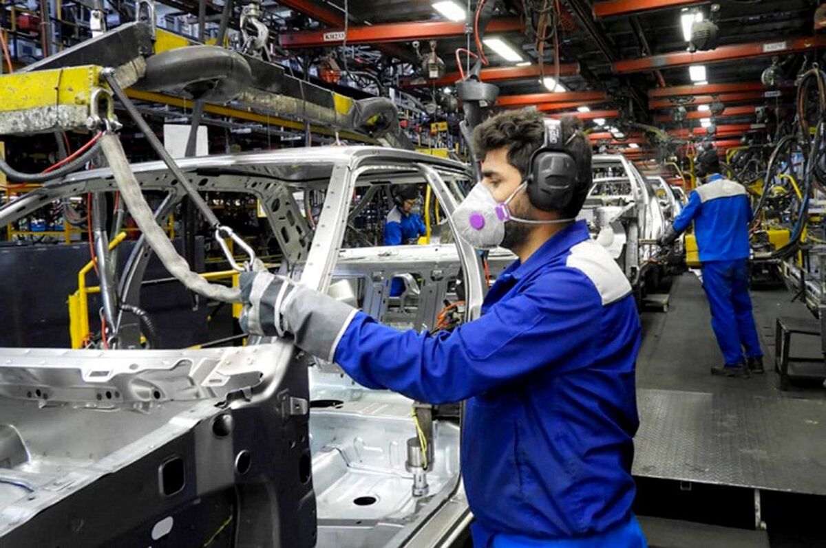 وزارت صمت به عرضه فولادسازان در بورس کالا ورود کند| خودروسازان فقط چهار ماهه پول می دهند