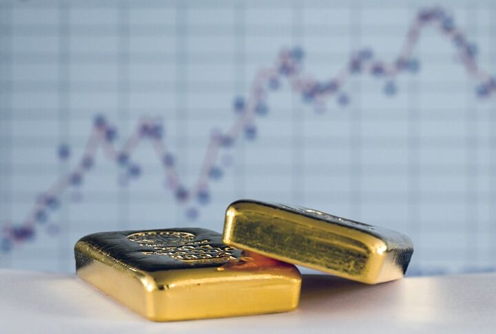طلای جهانی با کاهش اندک دلار، پرواز کرد