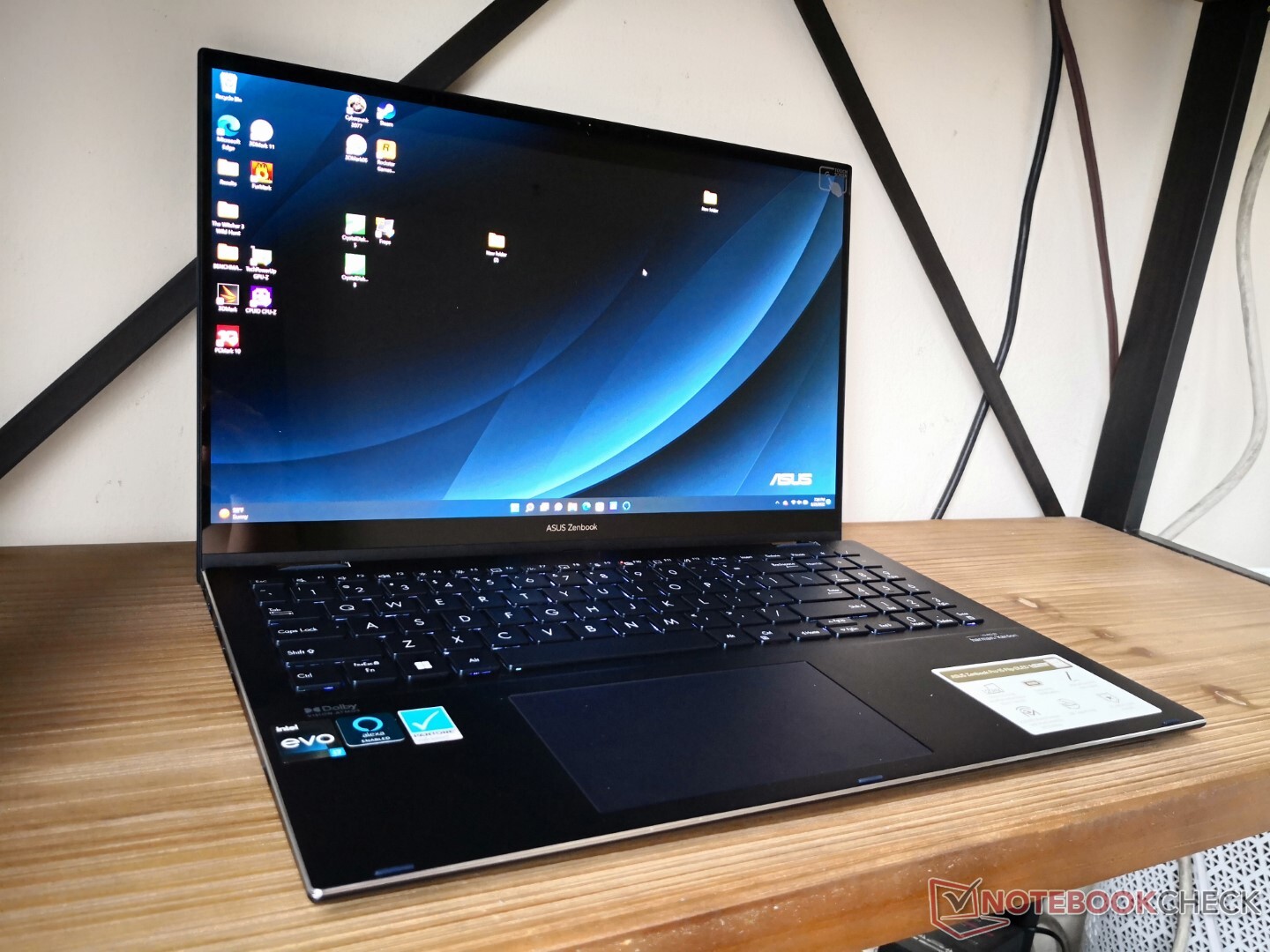 Asus ZenBook Flip 15: بهترین لپ تاپ ایسوس برای مصارف تجاری