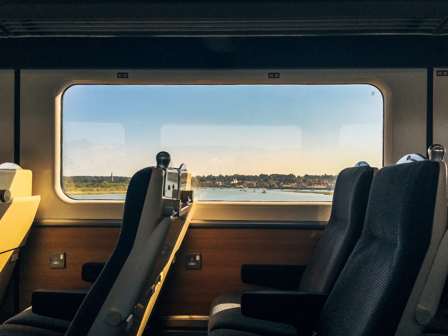 آیا سفر با قطار نسبت به وسایل نقلیه دیگر ارزان‌تر است؟