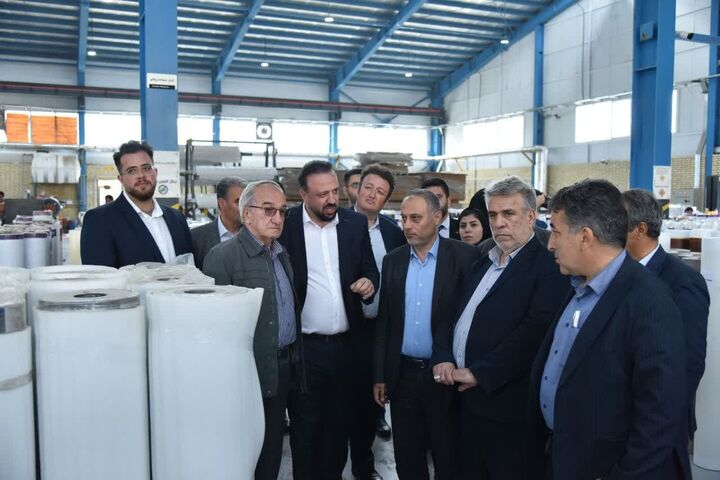 حمایت از کارآفرینان جوان اولویت دولت است| تولید ۲۴ میلیون متر مربع محصولات روکش PVC در تبریز