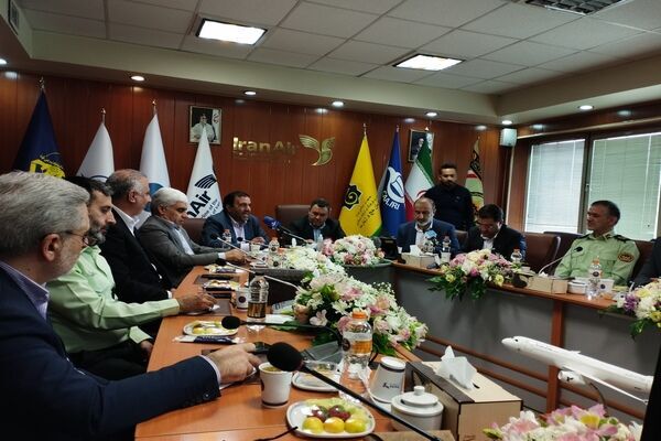 «ایران ایر» زیان ده نیست؛ ۶۰۰ میلیون دلار به بانک بدهکار است| ورود ۶ هواپیمای زمینگیر به خط پروازی «ایران ایر» زیان ده نیست؛ ۶۰۰ میلیون دلار به بانک بدهکار است| ورود ۶ هواپیمای زمینگیر به خط پروازی