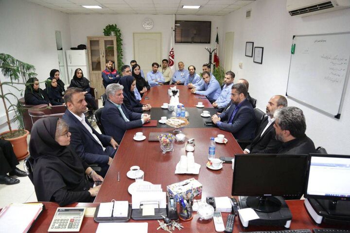 نگاه مثبت شهروندان به مجموعه فروشگاههای شهروند نتیجه تلاش و عملکرد کارکنان و مدیران این مجموعه است نگاه مثبت شهروندان به مجموعه فروشگاههای شهروند نتیجه تلاش و عملکرد کارکنان و مدیران این مجموعه است