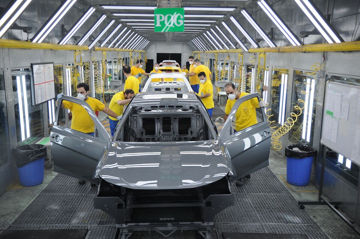 نقش کلیدی سهامداران در ارتقا صنعت خودرو| دولت سهامداران ایران خودرو و سایپا را فراموش کرده است