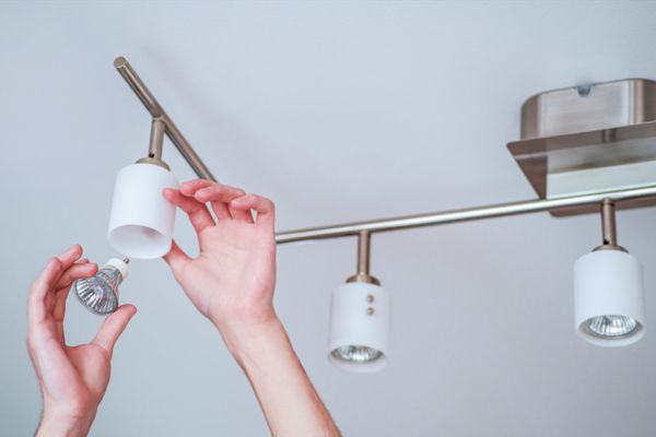 لامپ هالوژن چیست؟ بررسی ساختار و انواع