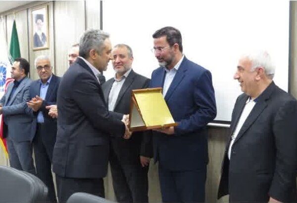 تولیدکنندگان سمنانی تجلیل شدند | تقویت سهم بخش خصوصی در برنامه هفتم توسعه