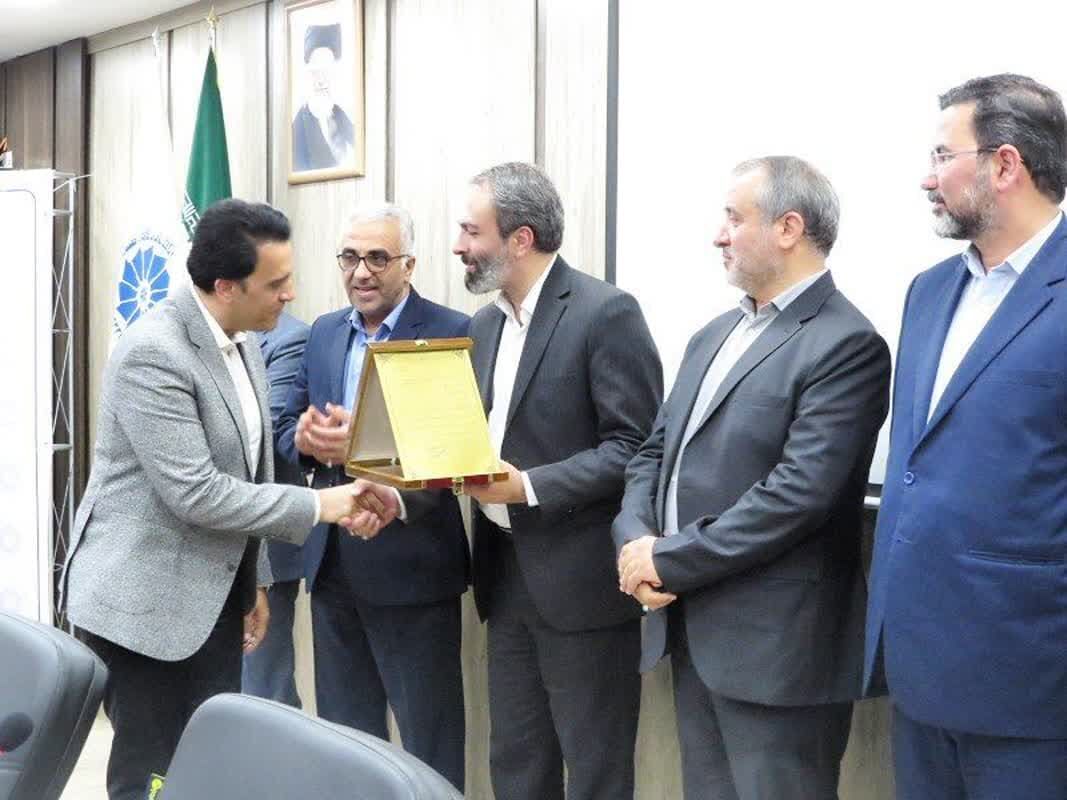 تولیدکنندگان سمنانی تجلیل شدند | تقویت سهم بخش خصوصی در برنامه هفتم توسعه