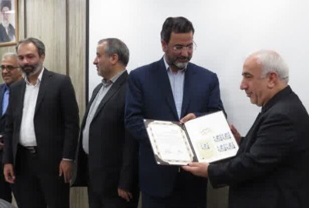 تولیدکنندگان سمنانی تجلیل شدند | تقویت سهم بخش خصوصی در برنامه هفتم توسعه