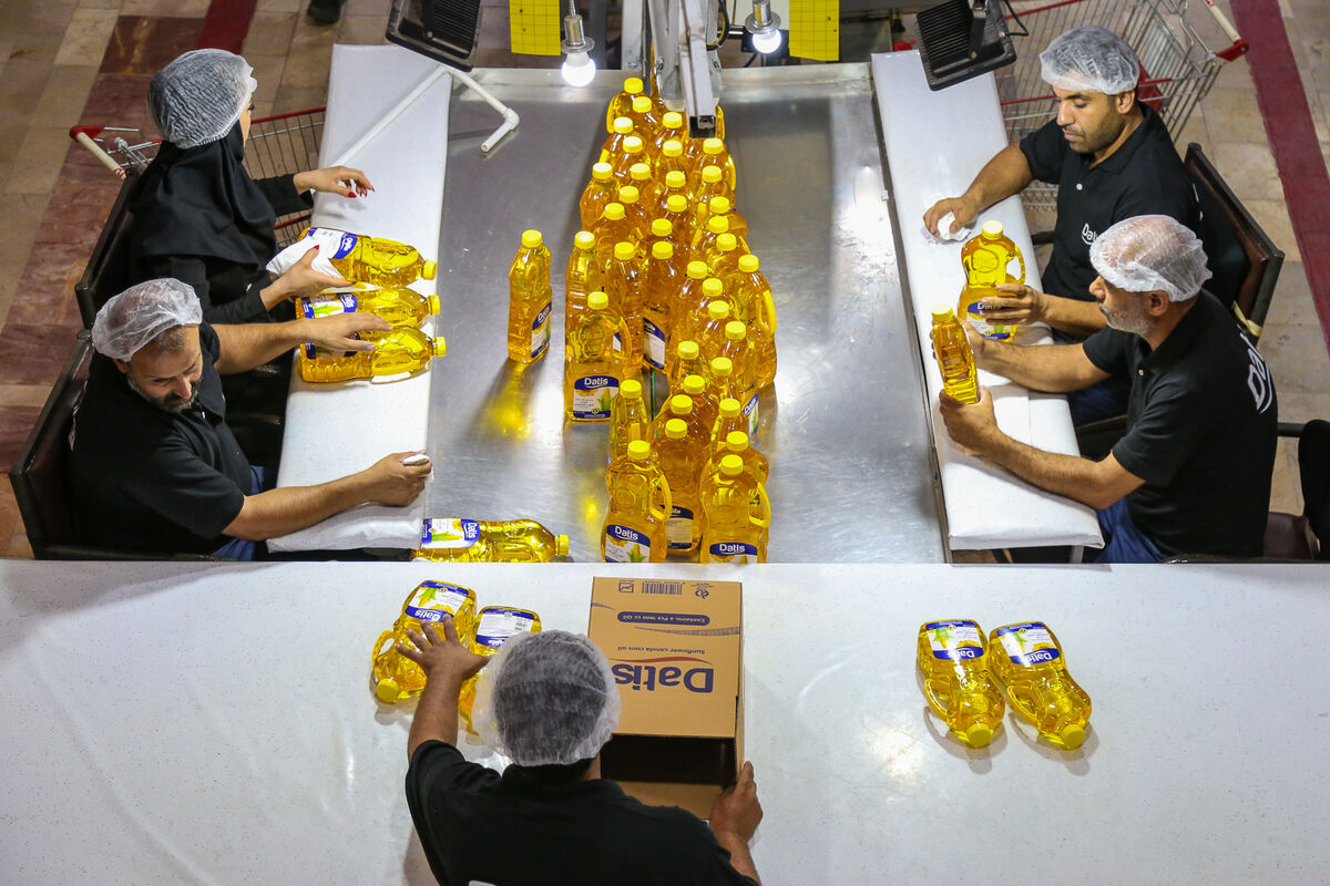 بی توجهی بانکهای یزد به مصوبات کارگروه تسهیل| توسعه واحد برتر صنایع غذایی جهان اسلام لَنگ تسهیلات