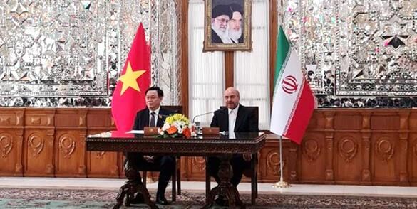 حجم مبادلات تجاری بین دو کشور باید به ۲ میلیارد دلار افزایش پیدا کند حجم مبادلات تجاری بین دو کشور باید به ۲ میلیارد دلار افزایش پیدا کند