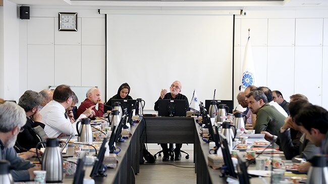 امتیازهای خاص شرکتهای دولتی، مانع فعالیت بخش خصوصی واقعی است امتیازهای خاص شرکتهای دولتی، مانع فعالیت بخش خصوصی واقعی است