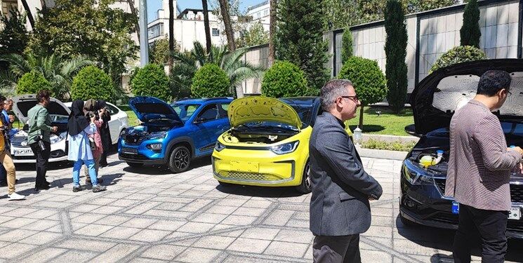 وزیر صمت به نمایشگاه قطعات خودرو تهران نیامد| صنعت خودرو با آزادسازی قیمت از دولت ارز نمی خواهد