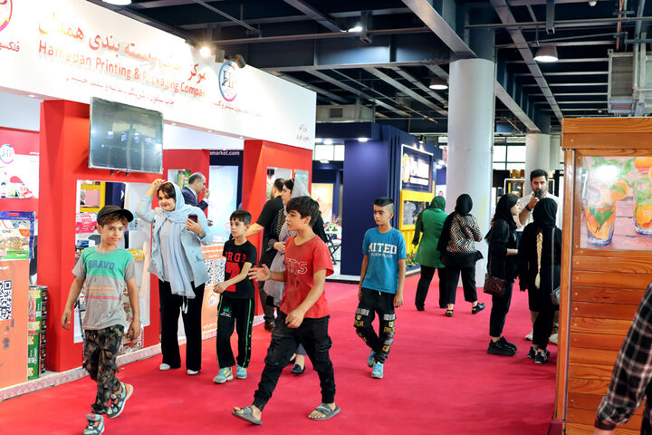 فعالیت نمایشگاه شیرینی و مواد غذایی استانها تا ۱۰ اسفند در کرمانشاه