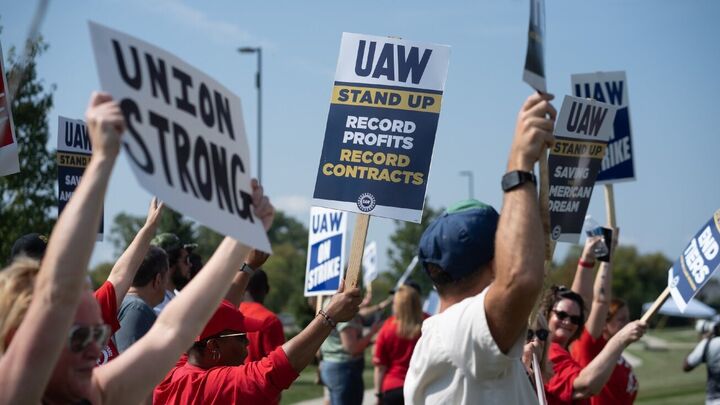 اعتصاب کارگران صنعت خودروسازی آمریکا گسترش می‌یابد