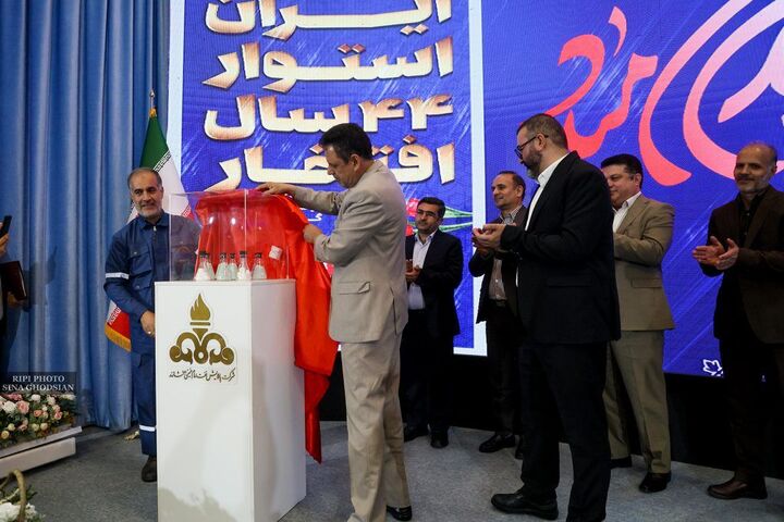 کاتالیست بومی واحد RCD با دانش فنی پژوهشگاه صنعت نفت رونمایی شد کاتالیست بومی واحد RCD با دانش فنی پژوهشگاه صنعت نفت رونمایی شد