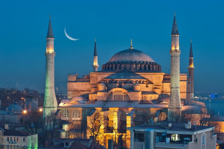 چرا باید به استانبول سفر کنیم؟