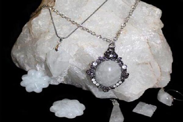 سایه سنگین خام فروشی روی صادرات سنگهای قیمتی سایه سنگین خام فروشی روی صادرات سنگهای قیمتی