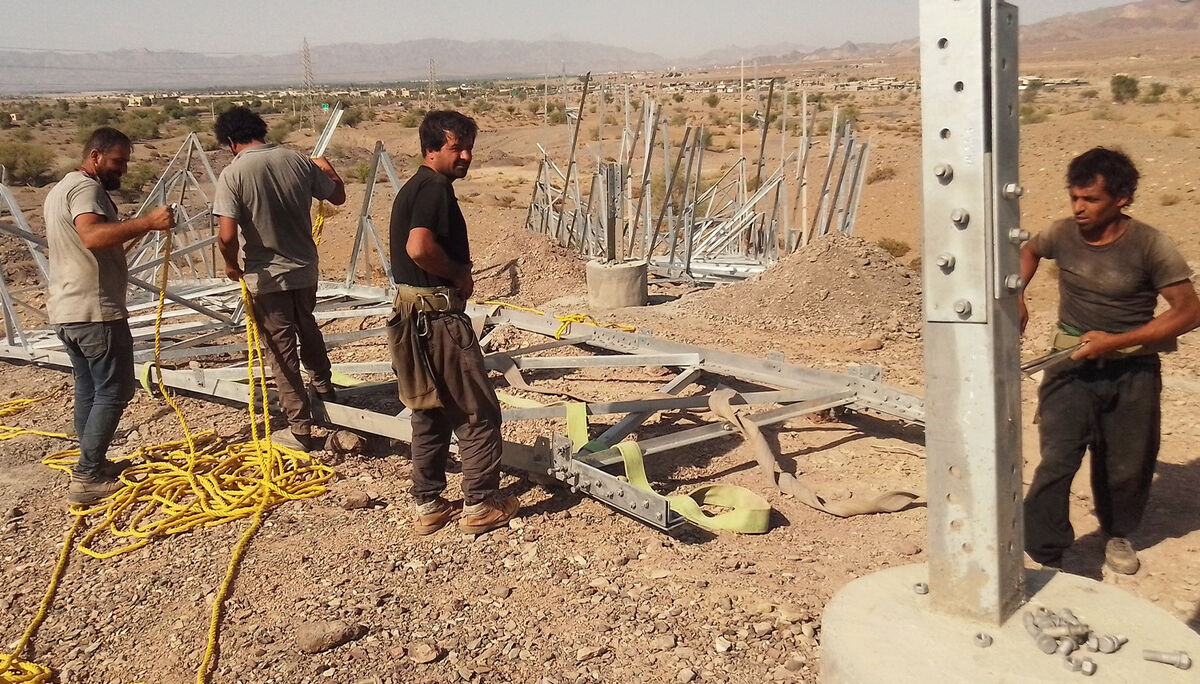 بازی با جان به قیمت نان| حقوق قطره چکانی دکل بندان نامیه