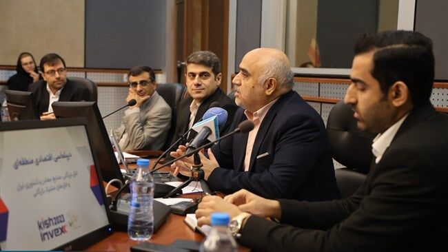 دیپلماسی اقتصادی قوی، ایران را وارد زنجیره تولید ارزش جهانی میکند دیپلماسی اقتصادی قوی، ایران را وارد زنجیره تولید ارزش جهانی میکند