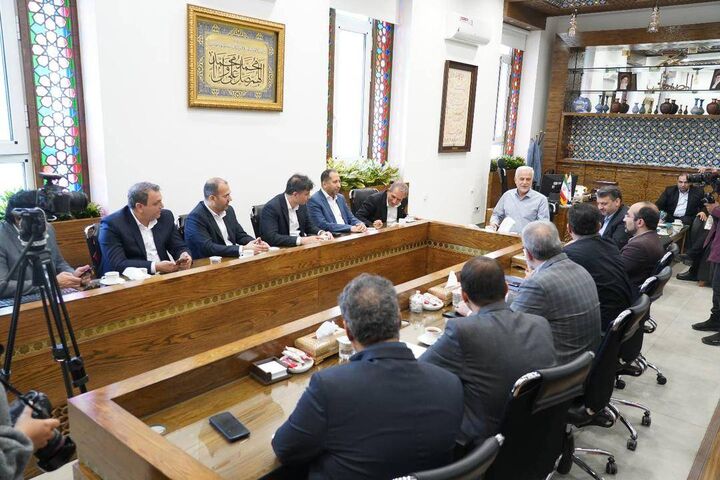 پنجاه دستگاه اتوبوس گروه بهمن به اصفهان میرود پنجاه دستگاه اتوبوس گروه بهمن به اصفهان میرود
