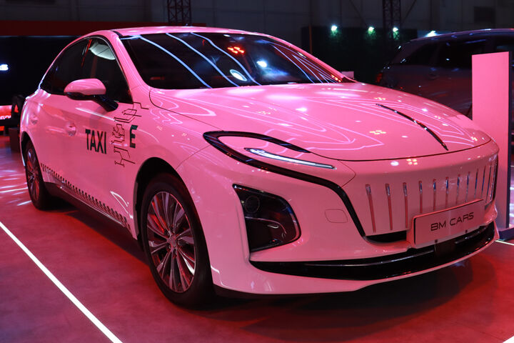 توجه وزیر و شهرداران به هونگچی| گروه بهمن با خودرو و موتورسیکلت برقی به نمایشگاه آمده بود توجه وزیر و شهرداران به هونگچی| گروه بهمن با خودرو و موتورسیکلت برقی به نمایشگاه آمده بود