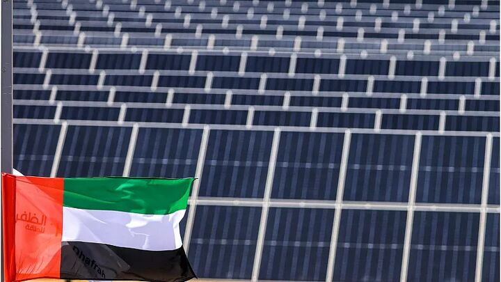 امارات یکی از بزرگ‌ترین نیروگاه‌های خورشیدی جهان را افتتاح کرد