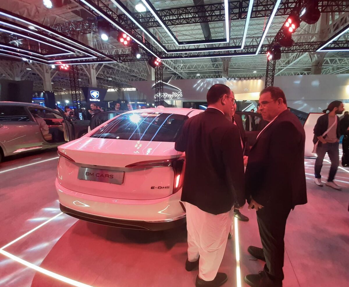 توجه وزیر و شهرداران به هونگچی| گروه بهمن با خودرو و موتورسیکلت برقی به نمایشگاه آمده بود