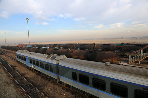نقض فنی قطار بن ریل| مسافران مشهد در واگن‌ها حبس شدند