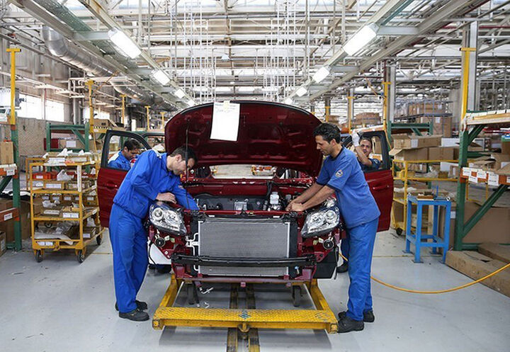 رئیس ایدرو اقدامی مثبت برای صنعت خودرو نداشته است| وزارت صمت و بانک ها مشکل نقدینگی را حل کنند