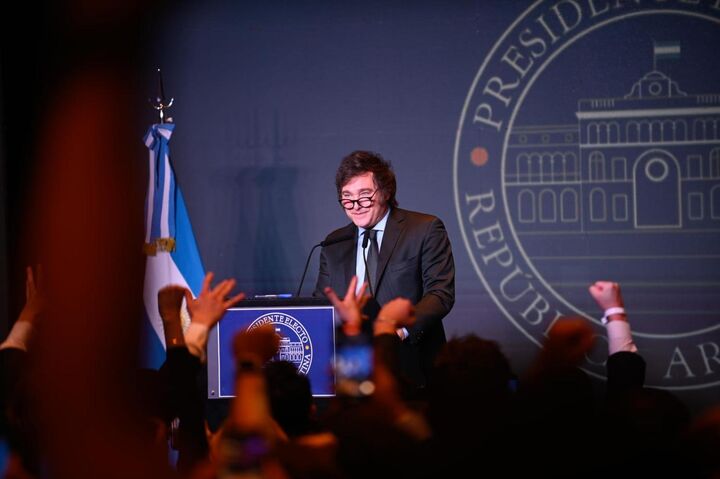 رئیس‌جمهور آرژانتین با برکناری ۷ هزار کارمند کوچک‌کردن دولت را کلید زد