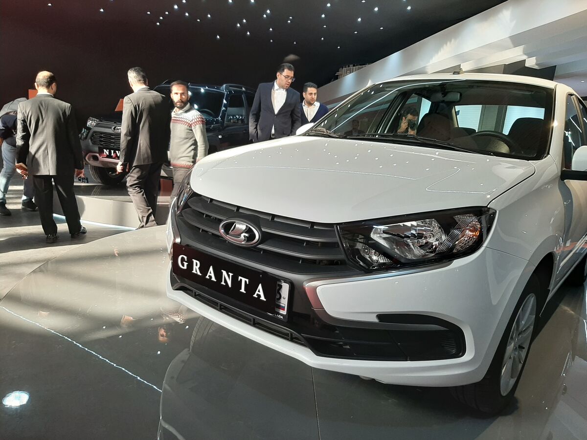 کم محلی به خودروسازان در روسیه؛ استقبال از لادا در ایران!| لادا خودروی لوکس دهه 90 اروپای شرقی