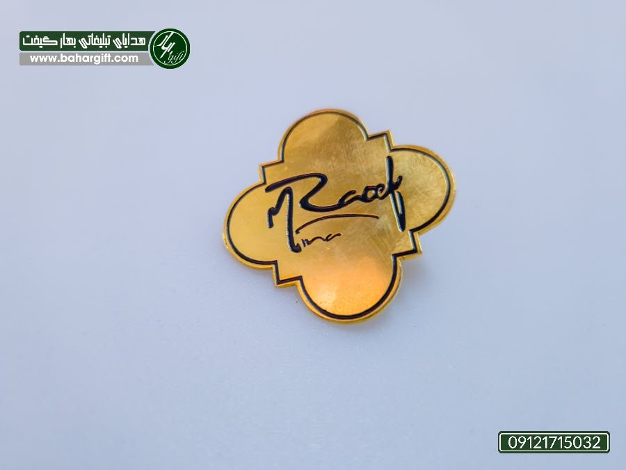 چرا کارفرمایان بج های سینه را دوست دارند؟