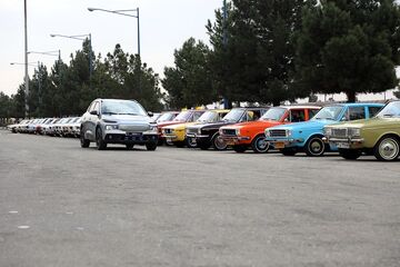 اتفاق عجیب در بازار خودروهای قدیمی؛ ژیان و پیکان چند؟