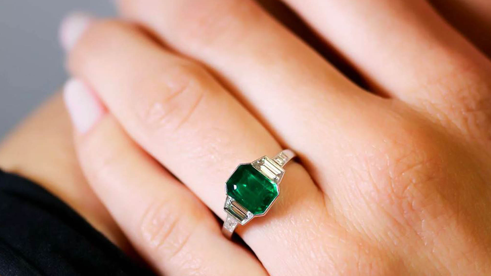 انگشتر زمرد چه خواص و ویژگیهایی دارد؟