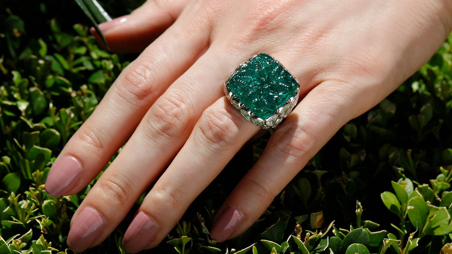 انگشتر زمرد چه خواص و ویژگیهایی دارد؟