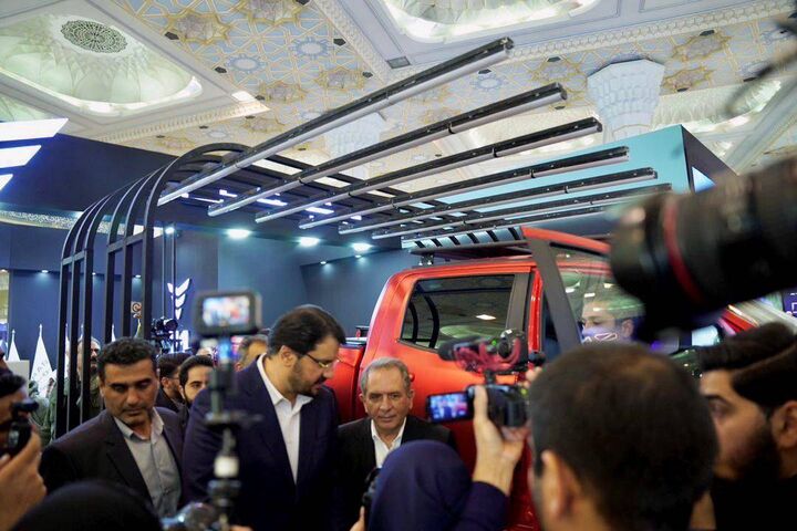 وزیر راه و شهرسازی از محصولات گروه بهمن بازدید کرد وزیر راه و شهرسازی از محصولات گروه بهمن بازدید کرد