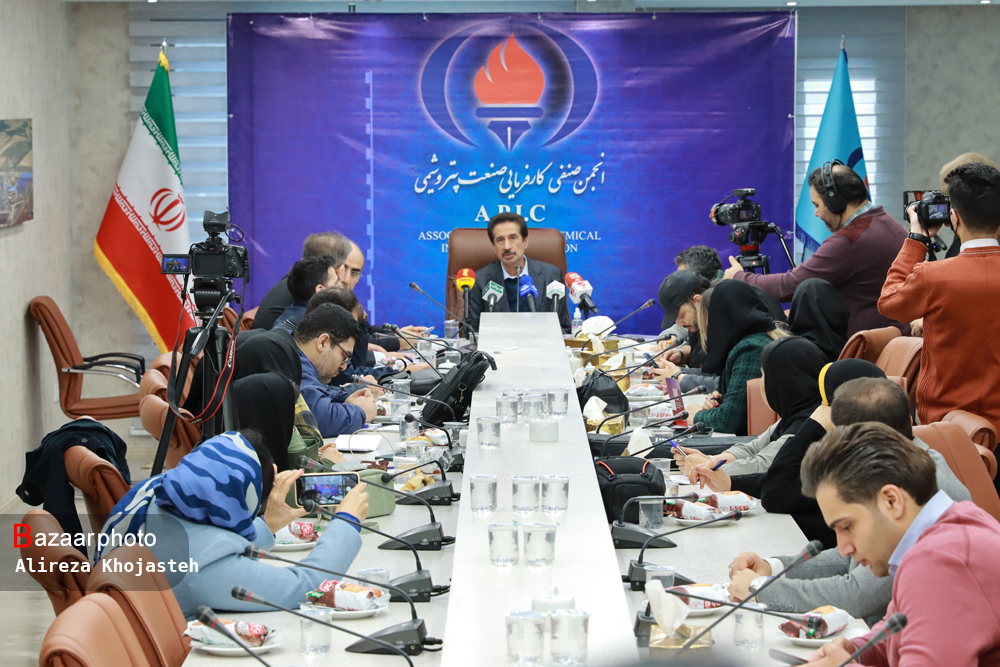 تعلل وزارت نفت در صدور مجوز سرمایهگذاری پتروشیمیها در میادین گازی | تولید پتروشیمی۸درصد بیشتر شد