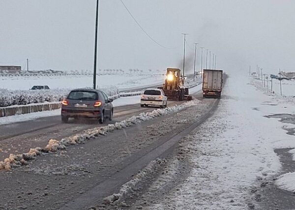 بارش برف و باران در محورهای مواصلاتی ۱۸ استان کشور بارش برف و باران در محورهای مواصلاتی ۱۸ استان کشور