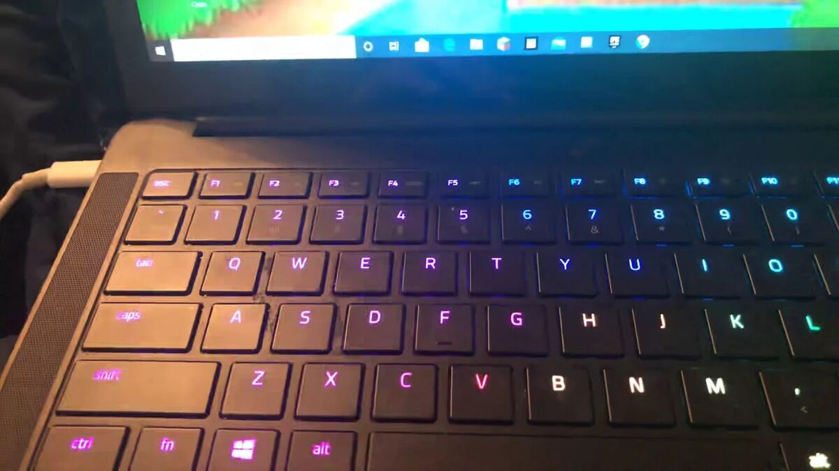 چگونه چراغ کیبورد لپ تاپ HP را روشن کنیم