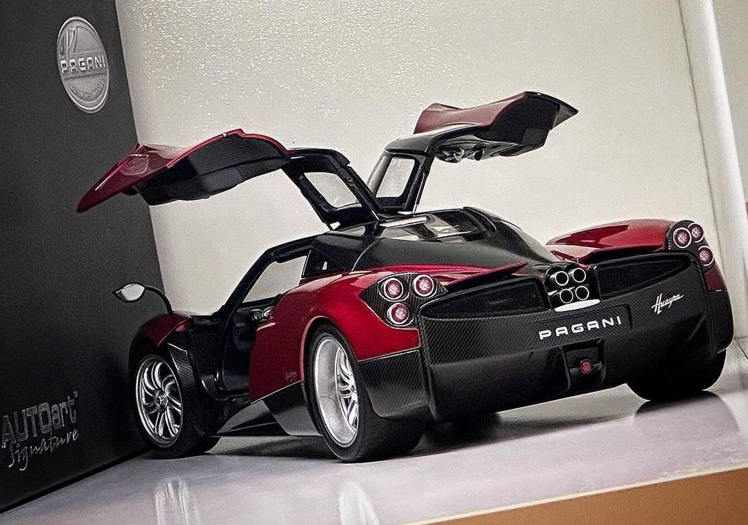 ماکت اتوآرت: پاگانی هویرا قرمز