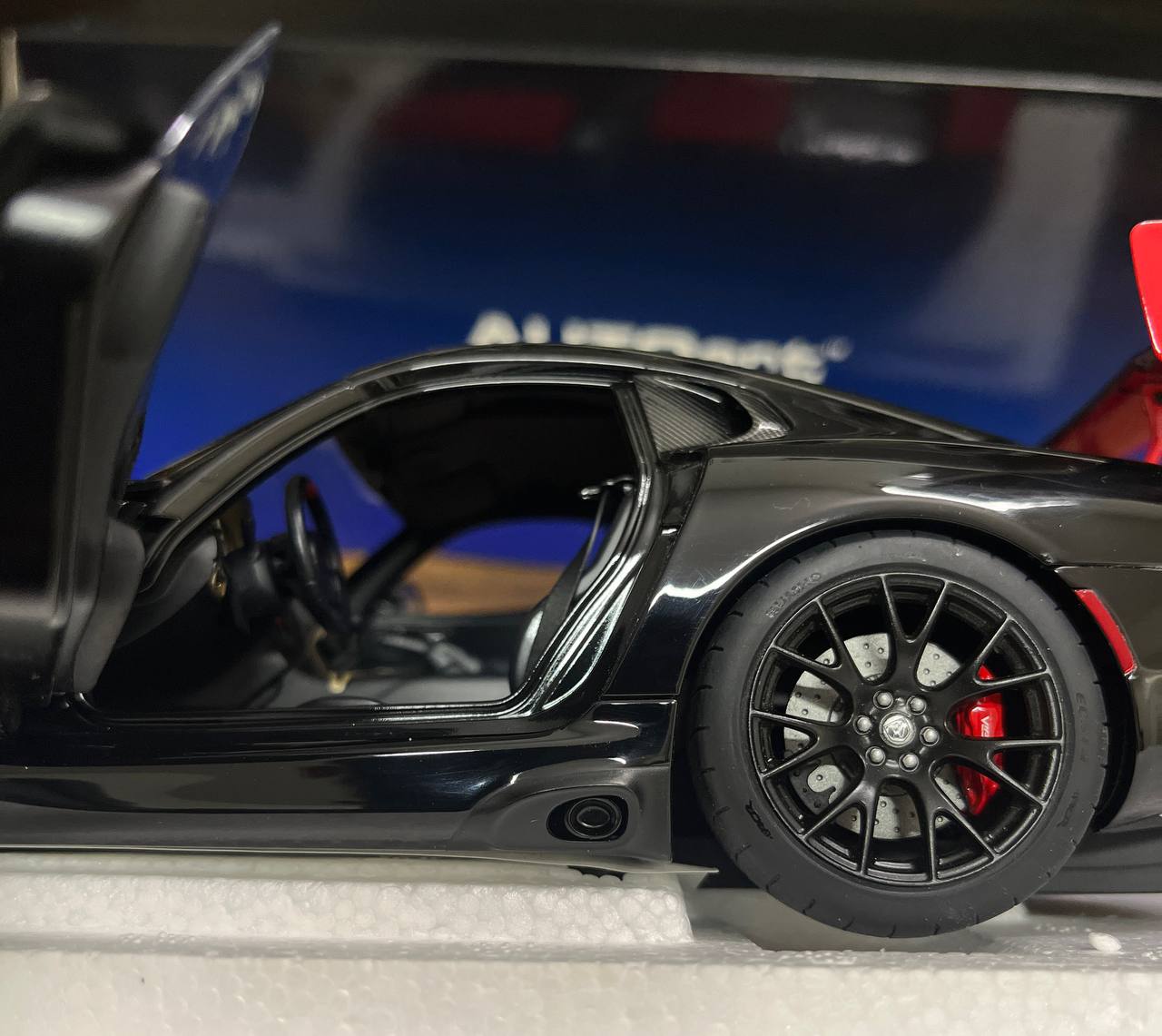 جزئیات ماکت ماشین دوج وایپر از برند اتوآرت