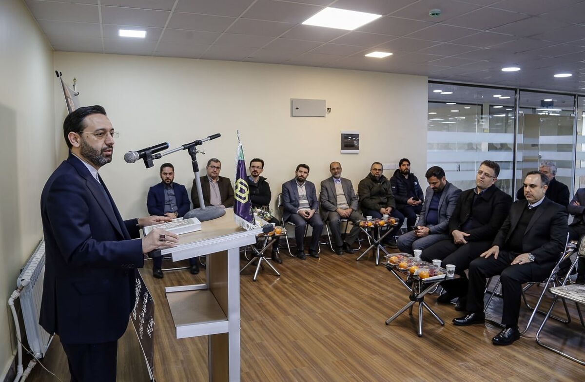 مشکل بیکاری جامعه با تکیه بر فناوری و نوآوری حل می شود