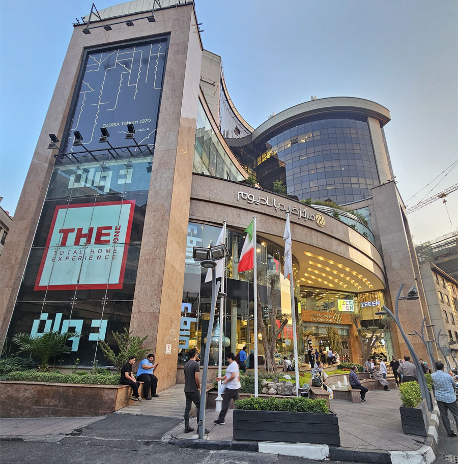 بهترین مراکز خرید نزدیک هتل استقلال تهران کدامند؟
