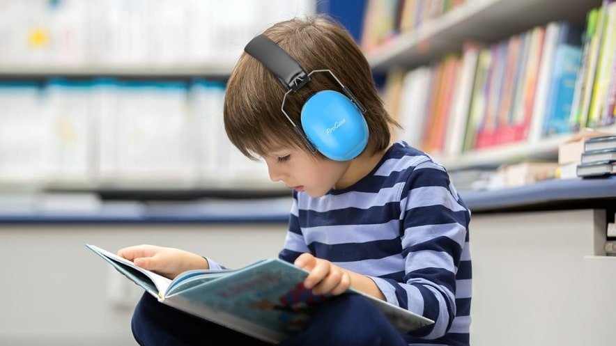 گوشی مطالعه چیست؟ راهنمای خرید گوش گیر مطالعه
