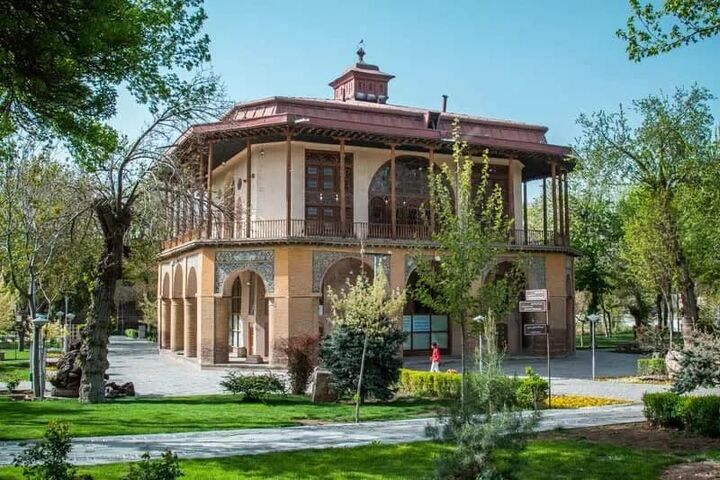 شرایط اخذ عوارض از گردشگران خارجی تعیین شد شرایط اخذ عوارض از گردشگران خارجی تعیین شد