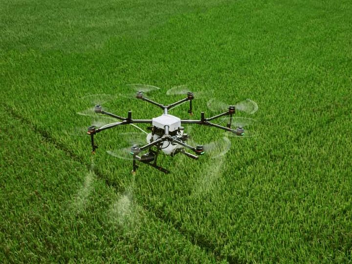 استفاده از پهباد سمپاش برای کاهش مصرف آب در بخش کشاورزی یزد