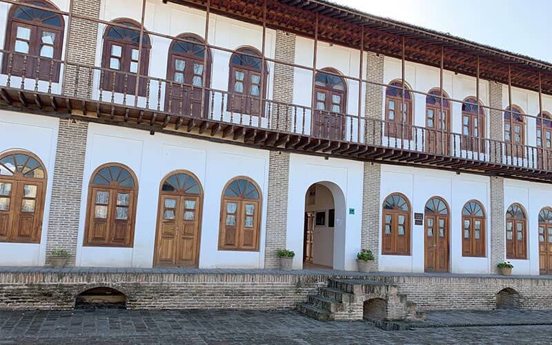 خود نمایی خانه های قاجاری در «بافت تاریخی گرگان» | سیمای اصالت در سفالینه های قرمز موج می زند  