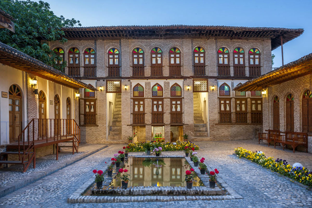 خود نمایی خانه های قاجاری در «بافت تاریخی گرگان» | سیمای اصالت در سفالینه های قرمز موج می زند  
