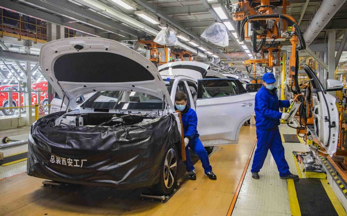 خودروهای برقی وزیر بازرگانی چین را به اروپا کشاند| غربی ها حامی خودروسازان شدند؛ چین مدافع برقی ها