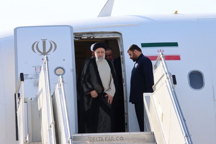 هواپیمای حامل رئیس جمهور در فرودگاه سمنان به زمین نشست
